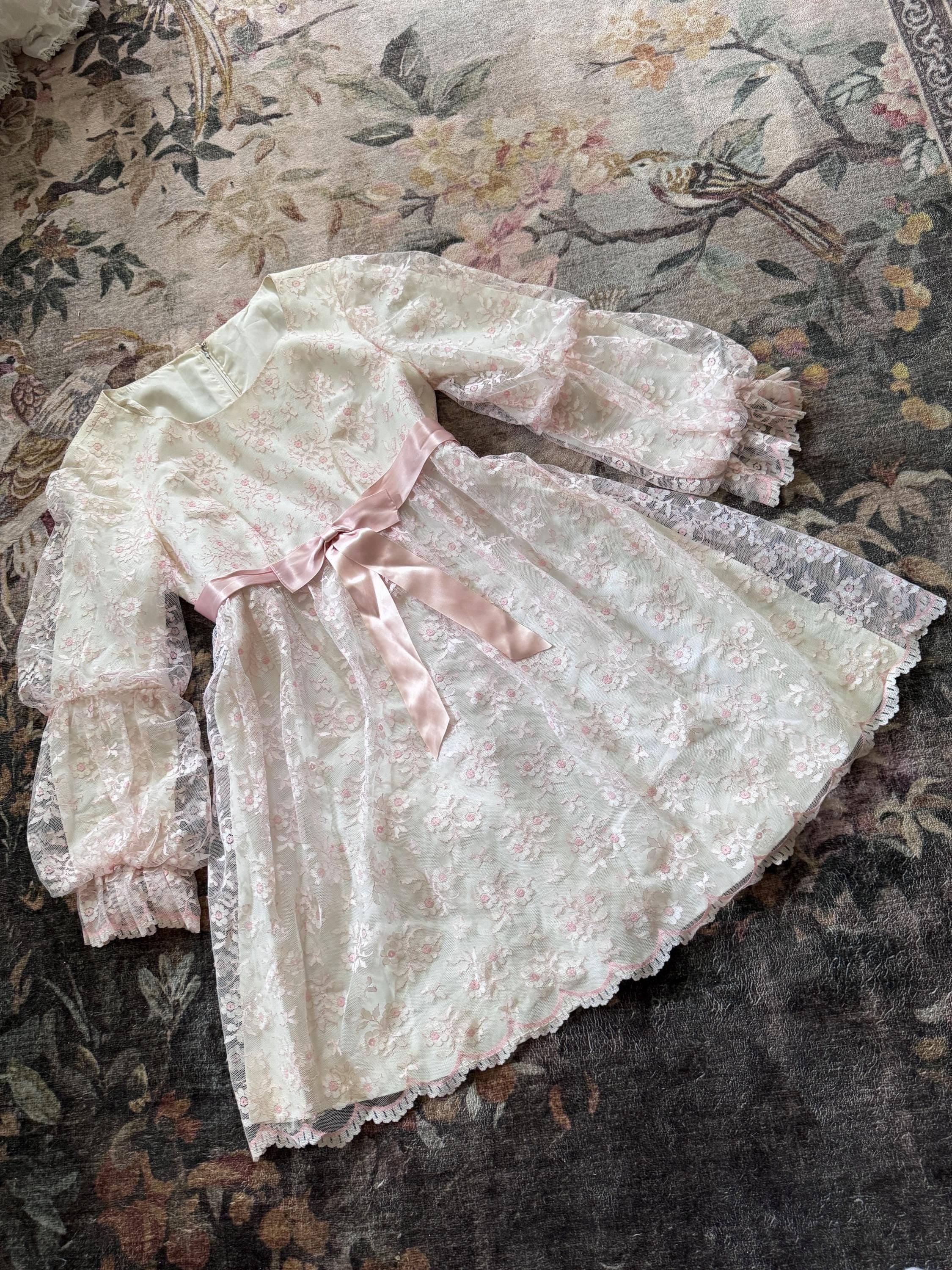 1960s  Pink & White Daisy Lace Juliet Sleeve Mini Dress, photo 1