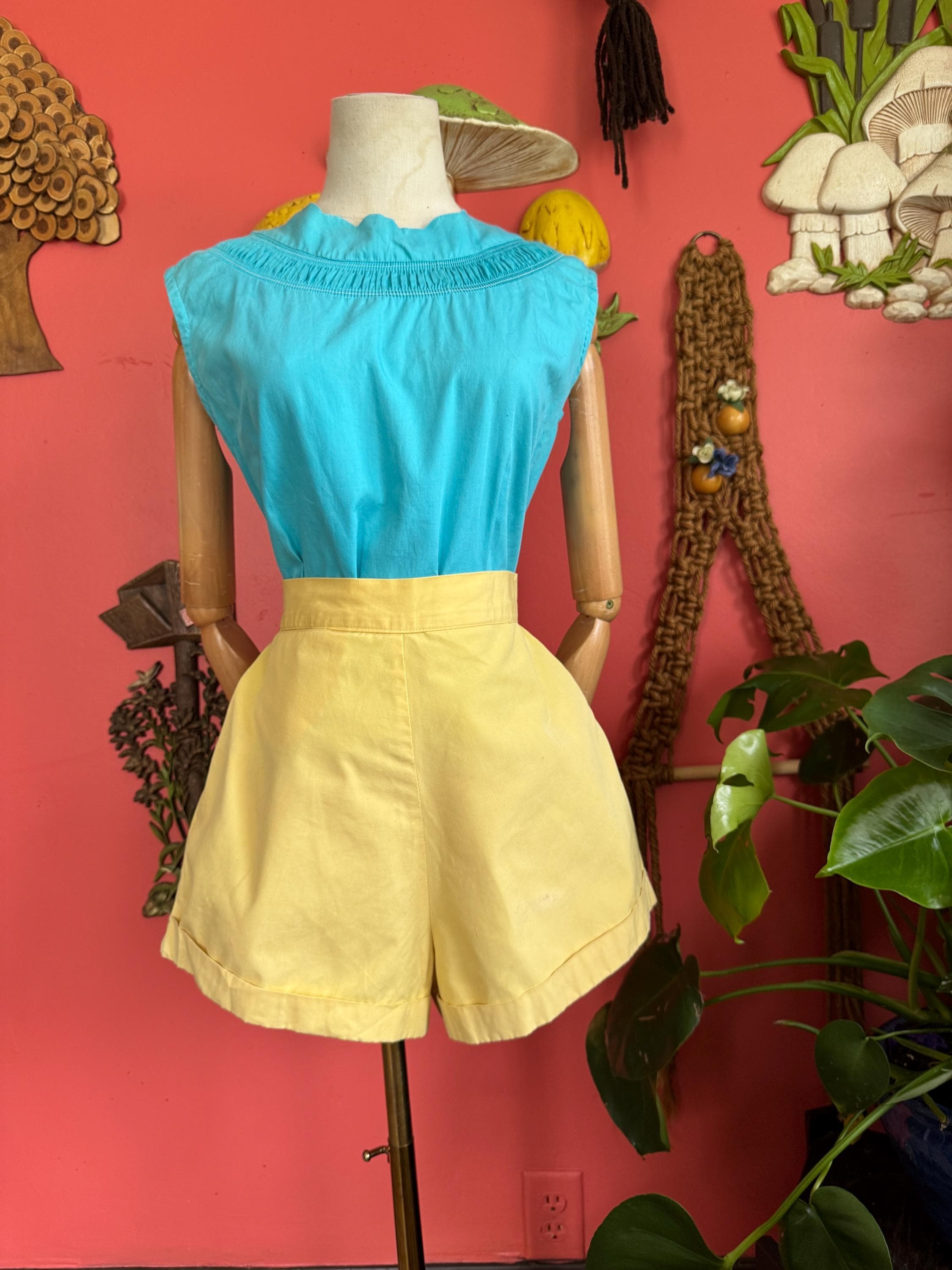1950s butter Yellow Shorts, photo 1