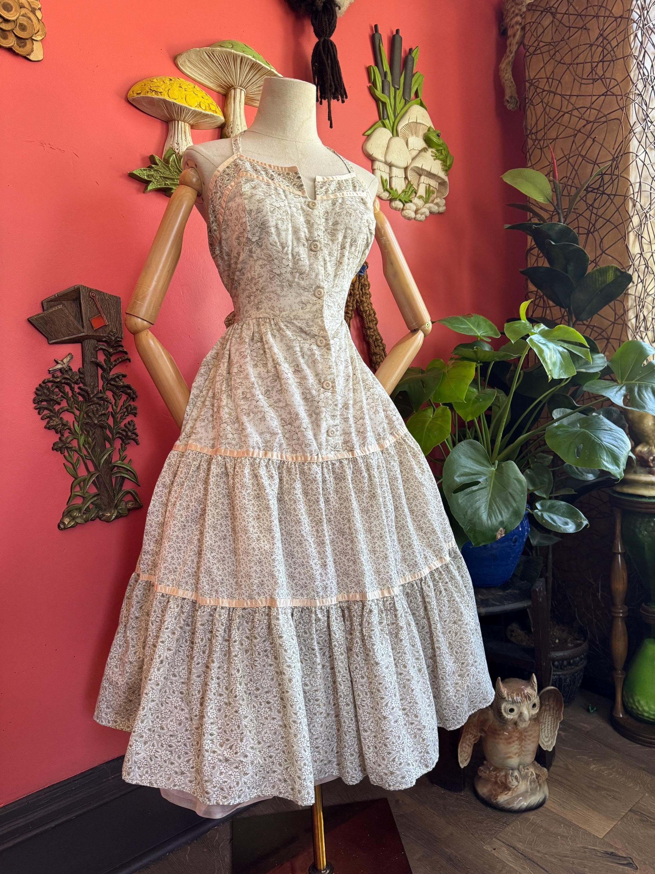 1970s beige floral tiered halter dress, photo 1